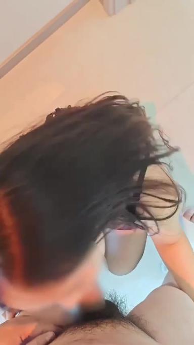 【母子乱伦】让骚妈穿上我买的的情趣内衣,阳台上老妈给我口爽了,我也要尽力满足她 预览截图 4