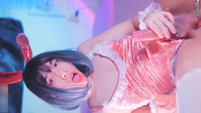 饥渴变装母狗,女友不在的日子里只能自己玩 预览截图 9