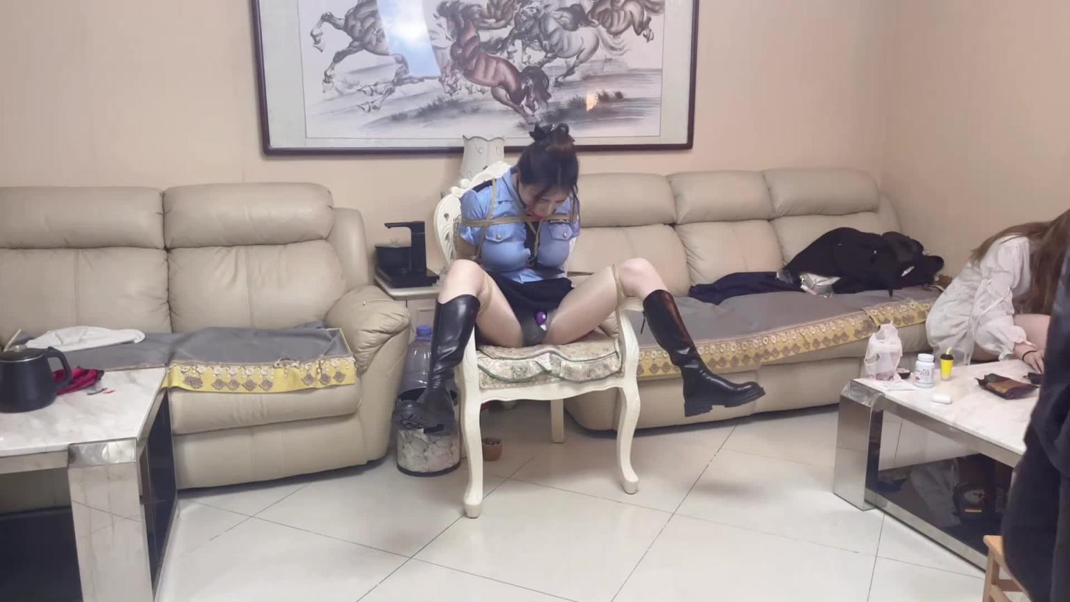 【贝特原创】精彩制服剧情 长靴御姐女井安慈被诱骗绑架陷落 折磨 预览截图 11