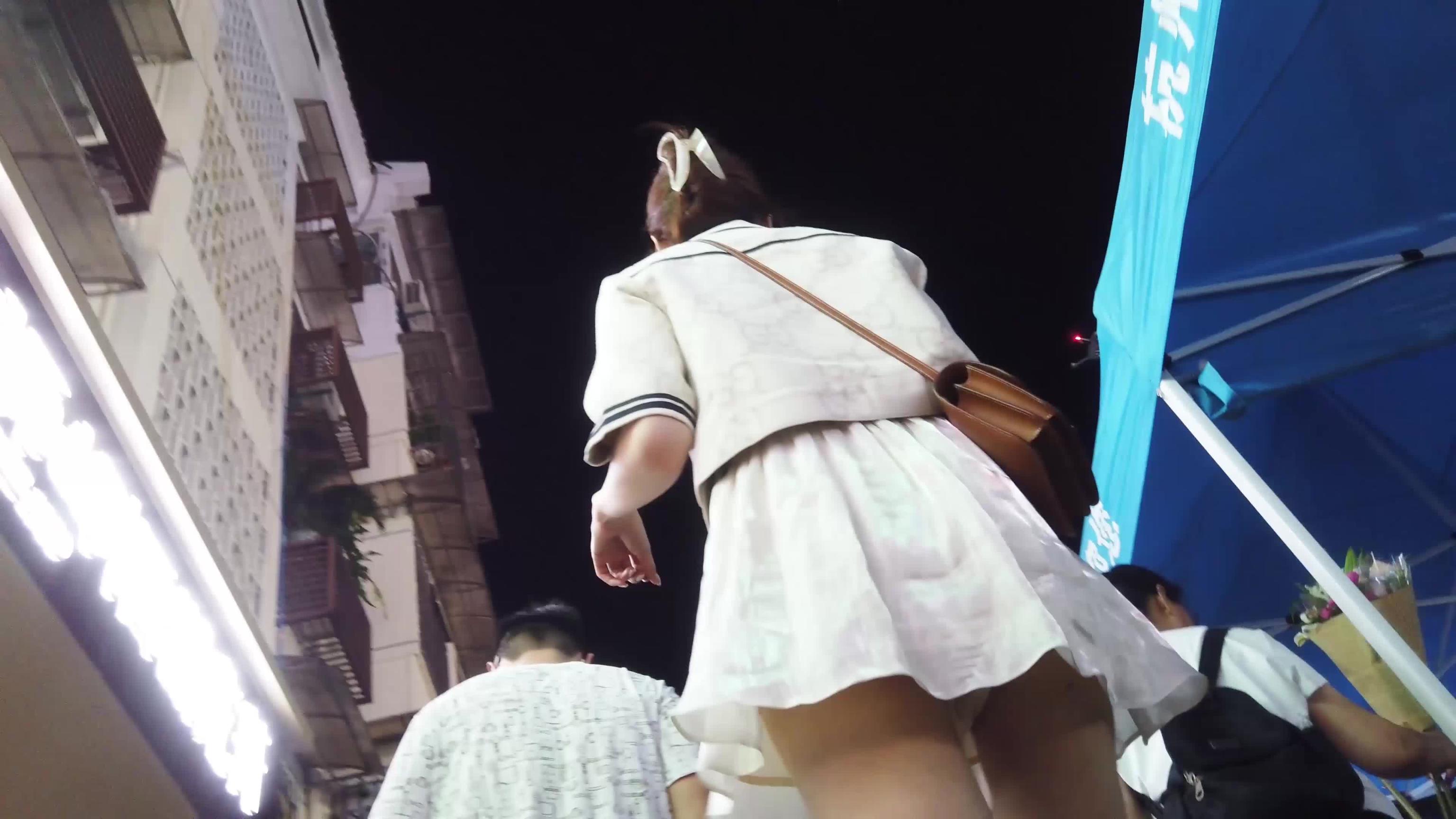 清纯高颜美少女蕾丝裙白色透明内内露黑森林 预览截图 1