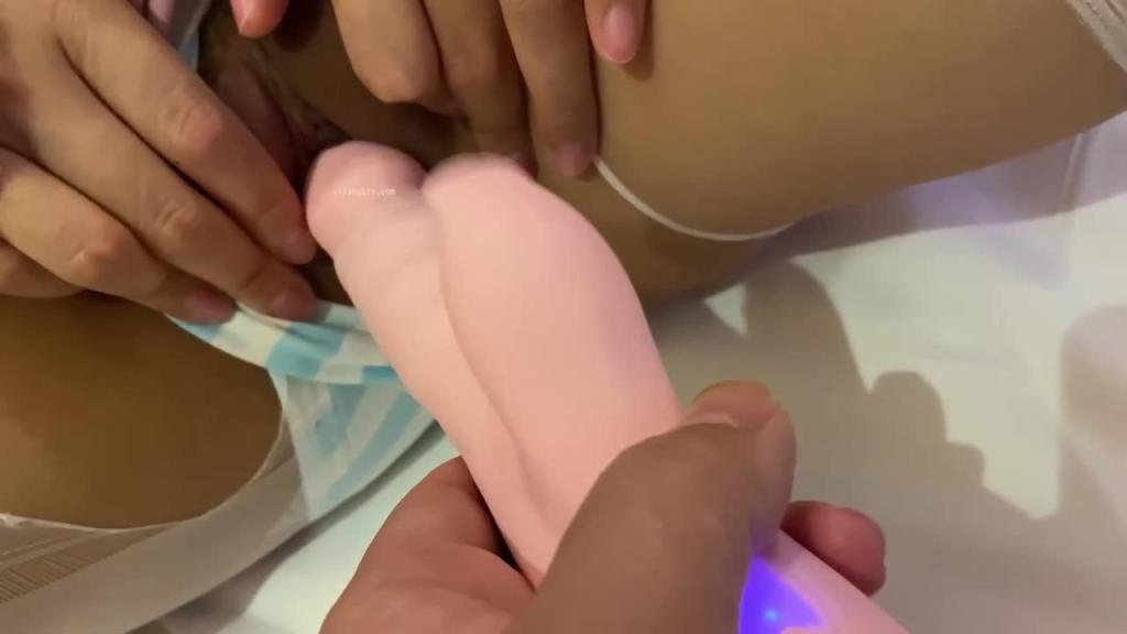 第一次卖的小萝丽吗?这么被动是装的吧!? 明明就很双的死骚货 预览截图 11