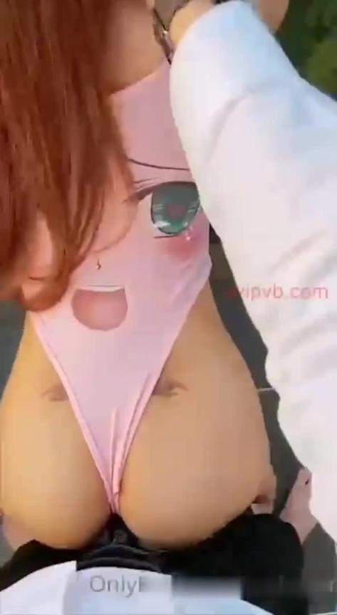 喂女神下面的嘴巴吃香蕉 预览截图 12