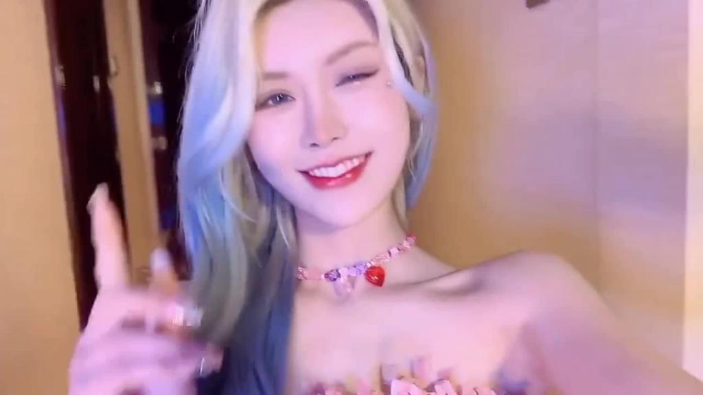 来一起感受一下风情万种的吻,喜欢几号小姐姐扣出来吧! 预览截图 2