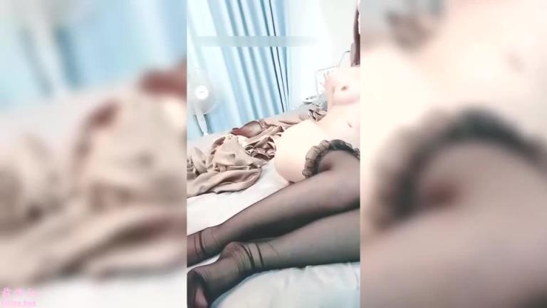 首次下海的18岁萌妹子和猴急的哥哥粗暴性爱① 预览截图 4