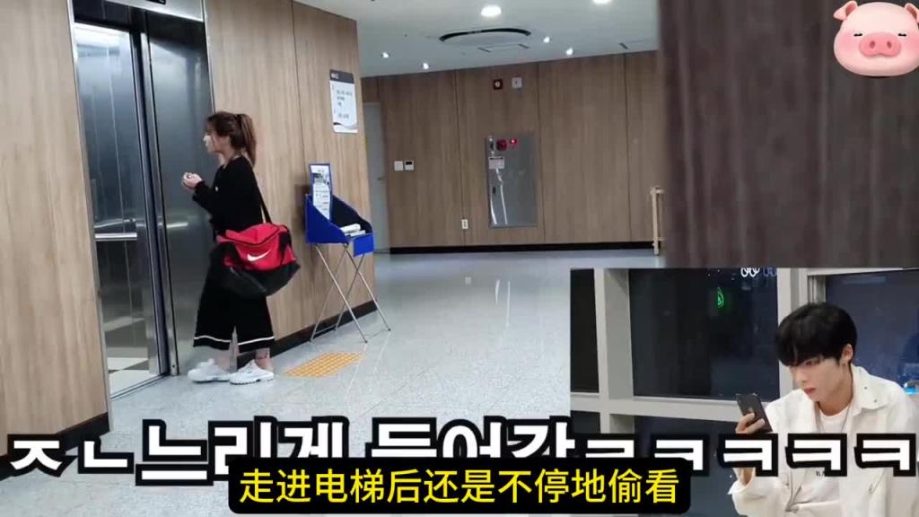 电梯门口出现一位帅小伙 这时路过的妹子会不会偷看呢? 预览截图 9