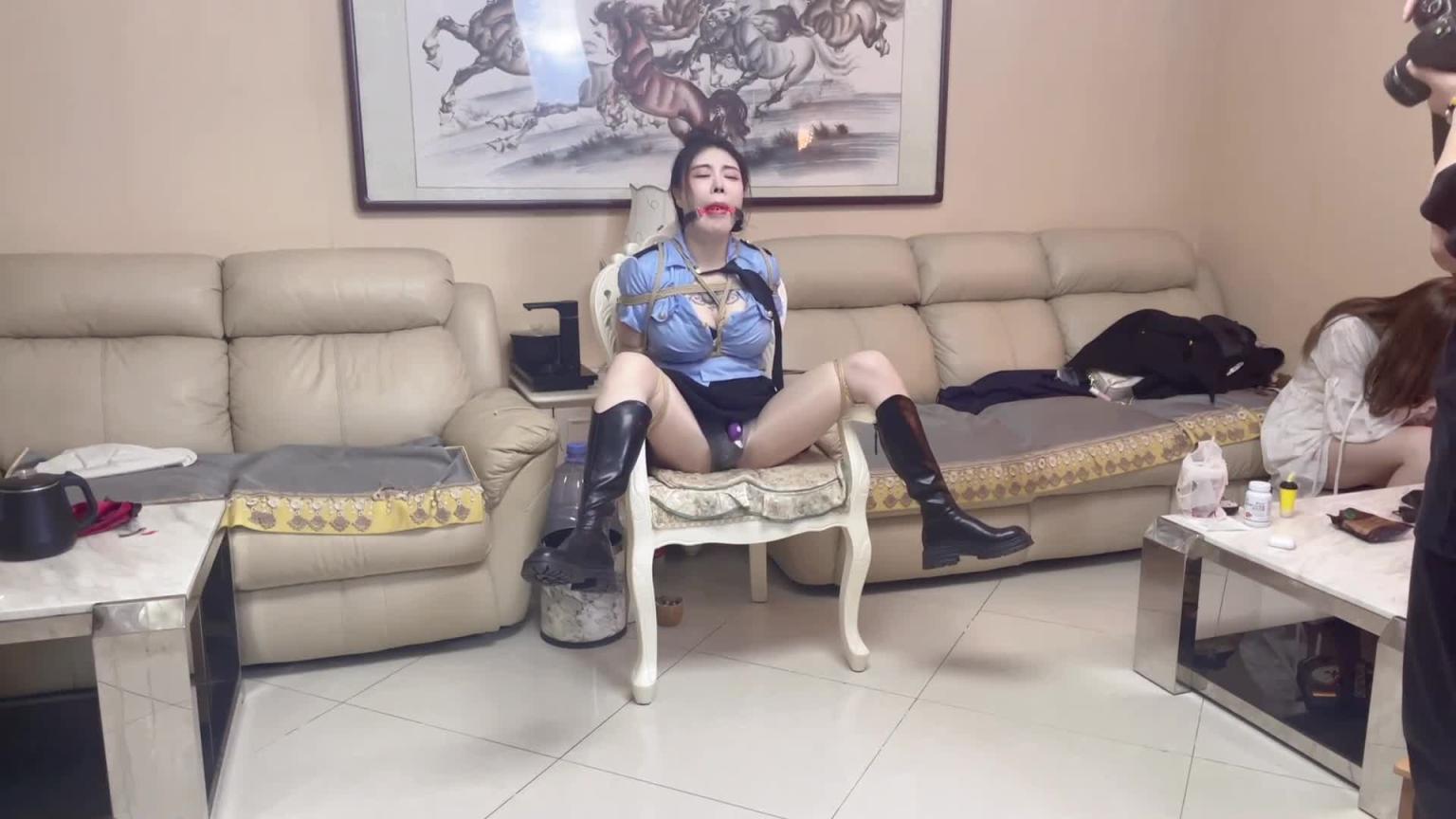 【贝特原创】精彩制服剧情 长靴御姐女井安慈被诱骗绑架陷落 折磨 预览截图 12