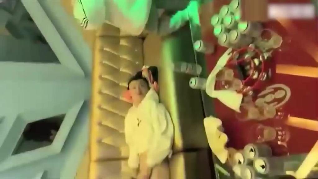 小姐姐:今天我上位操你,两姐妹在旁饥渴观摩 预览截图 2