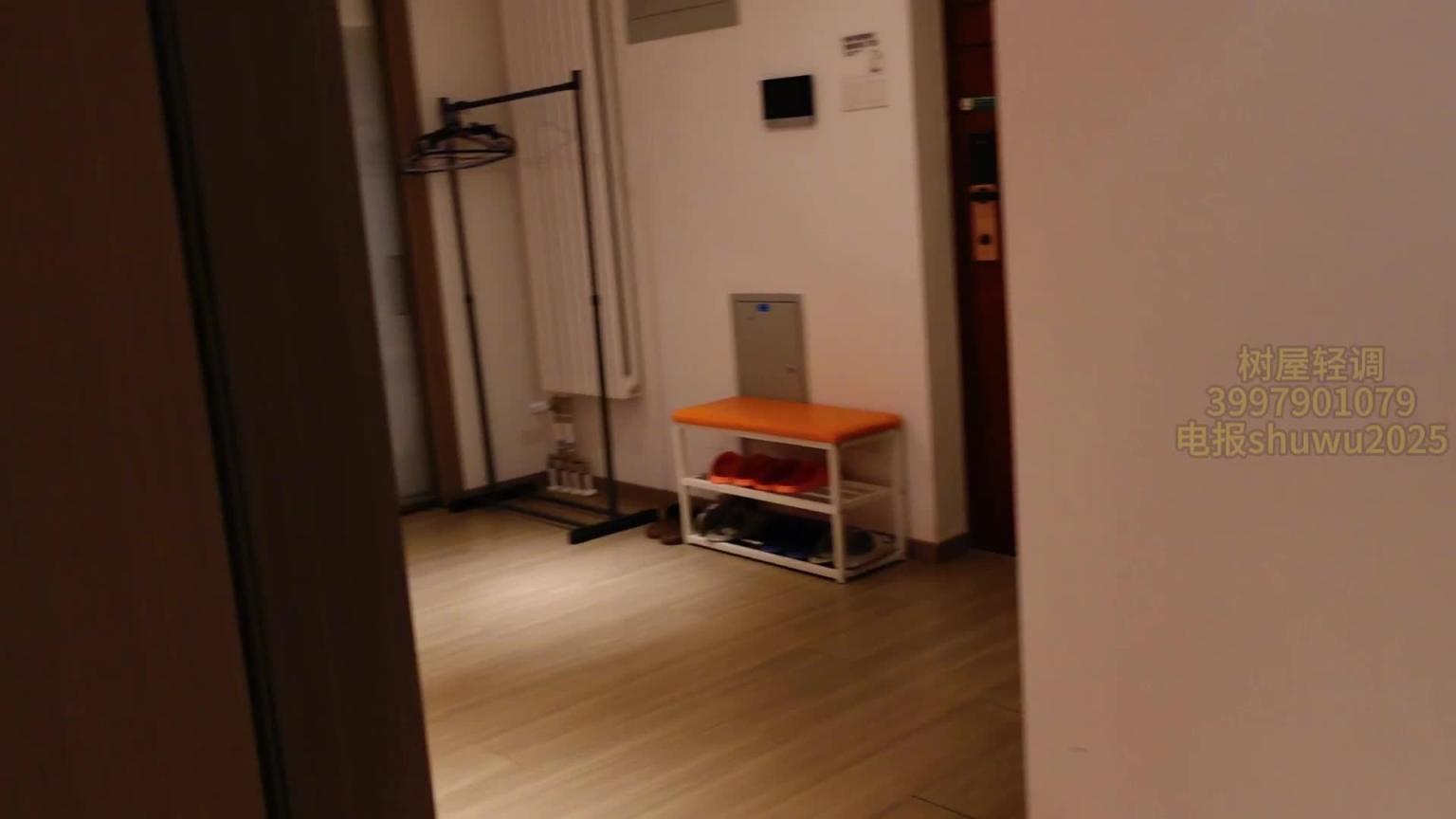 【树屋轻调】新模小青“隐形人的劫难”:获得隐身能力后的小宁潜入小青家开始窥视小青的生活,当这天小青正在和出差的男友电话调情的时候小宁兽性大发将小青KBQJ 预览截图 4