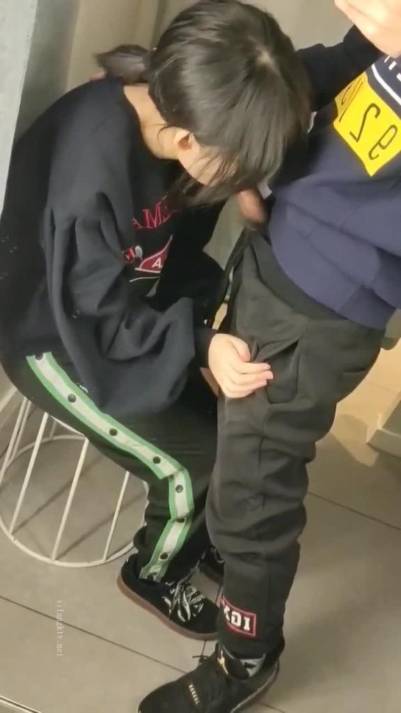 门事件 学生去化妆室口交 预览截图 2