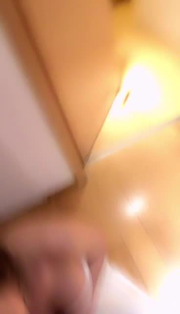 淫乱的房间骚浪的母狗来自人妻的3P很刺激露脸伺候两根几把 预览截图 1