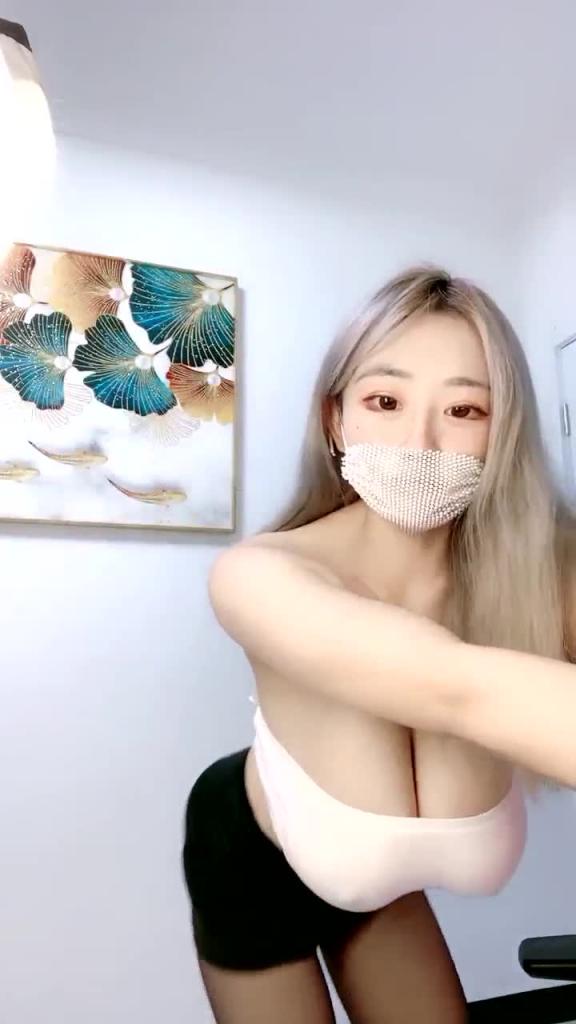 甜甜圈 无敌巨乳核弹 预览截图 12