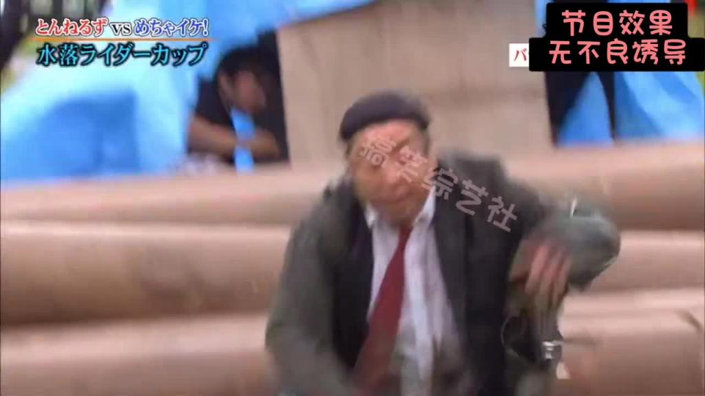 走着走着突然掉入陷阱中 搞得美女都折叠了!!! 预览截图 10