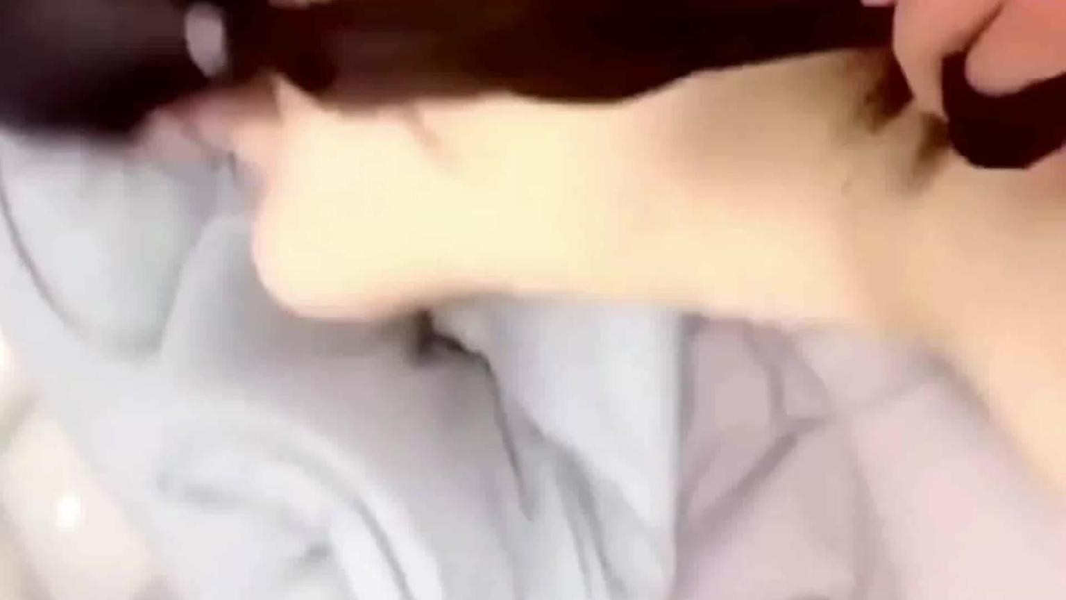 强攻无套亲妹,真的没忍住给射进去了-1/2 预览截图 12