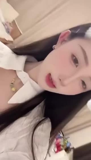 颜质高的小美女情不自禁的爬上肉棒骑马，还一脸爽到说不出话 预览截图 9