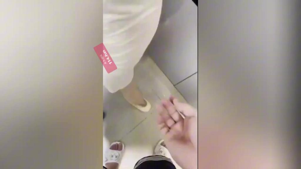 【母子乱伦】在厨房后入翘臀小妈 逼水直流 口交吃鸡抽插骚逼内射 对白淫荡 预览截图 1
