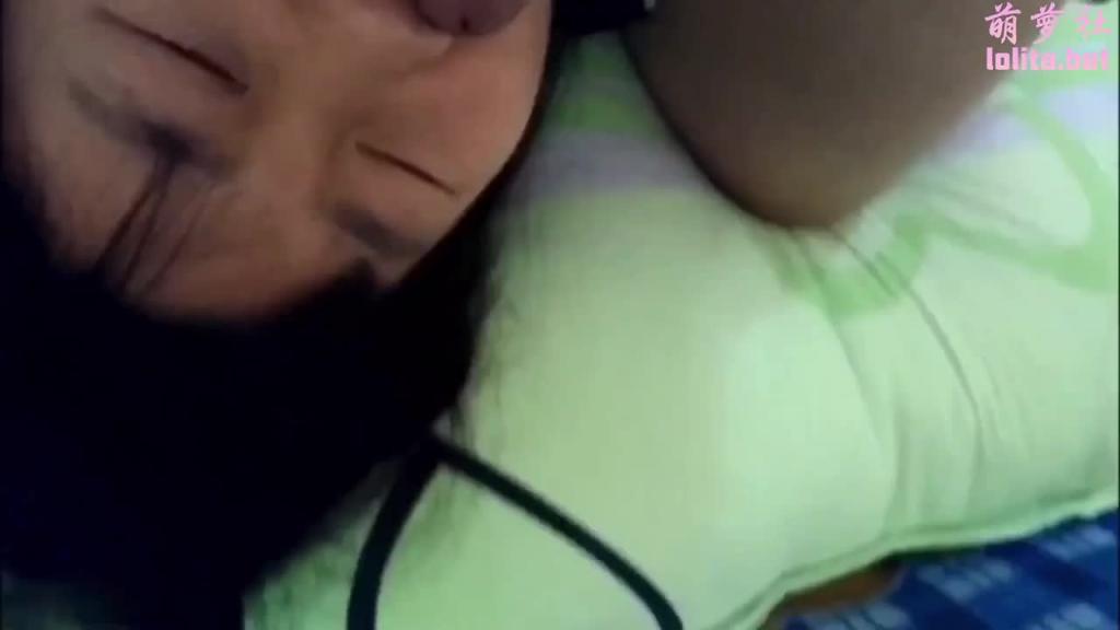 兄妹乱伦!被哥哥带坏的妹妹爸妈不在就偷尝禁果 预览截图 1