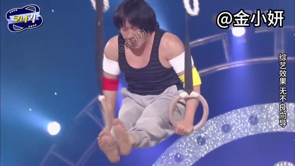 搞笑韩国奇葩综艺,韩国嘴硬大叔,可以在吊环上生活,吃喝拉撒睡都不耽误 预览截图 5