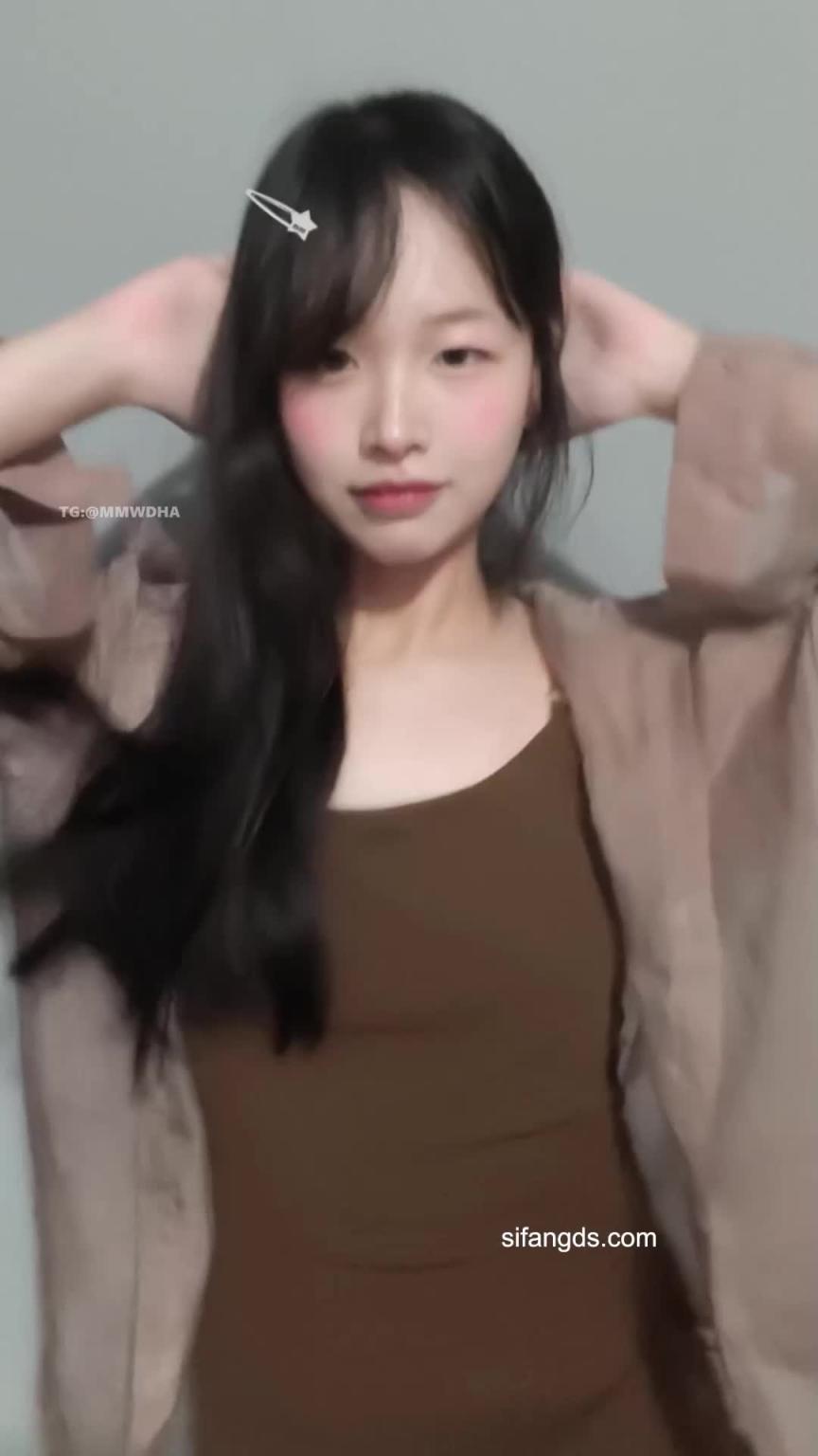 情趣诱惑的小萌萝莉大张开肉穴给大家看~ 预览截图 2