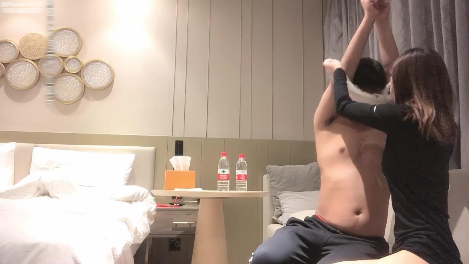小宝探花 长的一张好看的臭的脸 让人想柔拧 预览截图 1