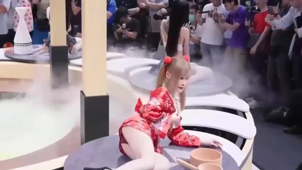 【独家首发上】台北国际成人展真实现场❤️旋转女优抖奶热舞 预览截图 9