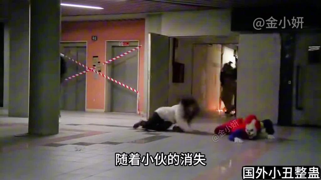 搞笑国外电梯小丑整蛊,看到这样的小丑,恐惧值直接就满格了吧 预览截图 12
