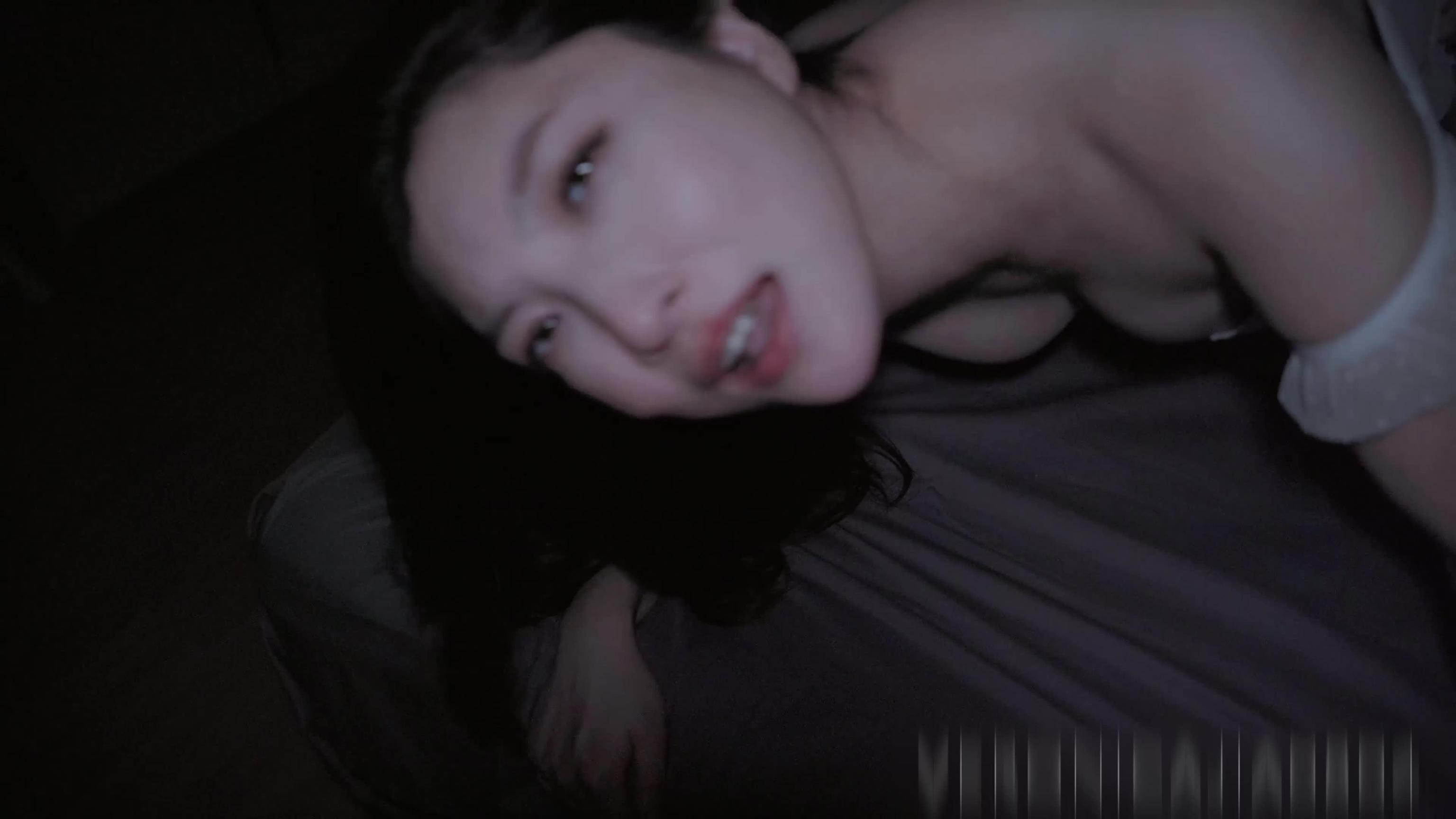 VeronicaJia_欲求不满的主播在雨天拉上窗帘和粉丝来一场浪漫的性爱 预览截图 12