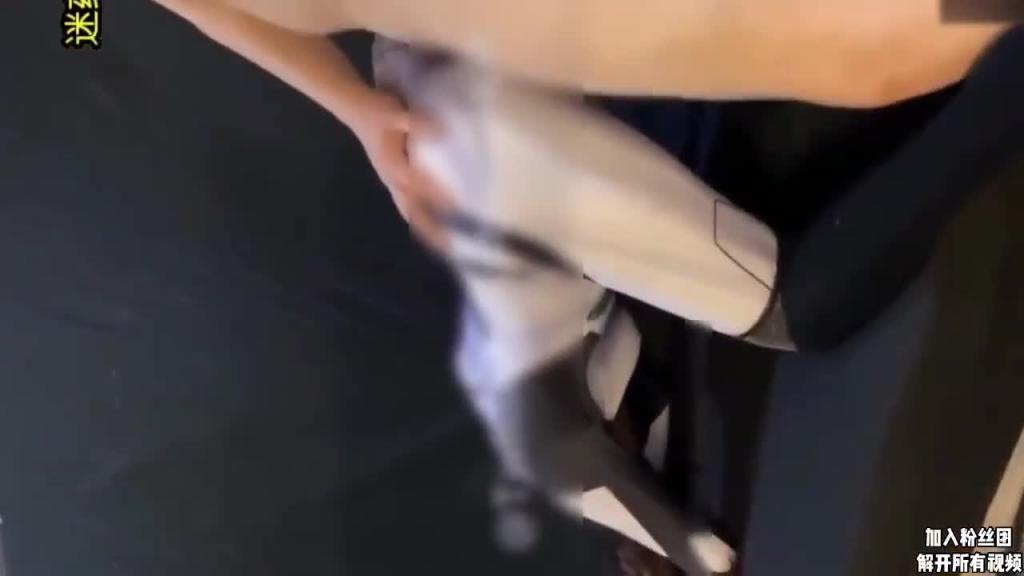 网曝【极品性感车模佳佳突破】完美身材蜜桃臀，为当小三 预览截图 12