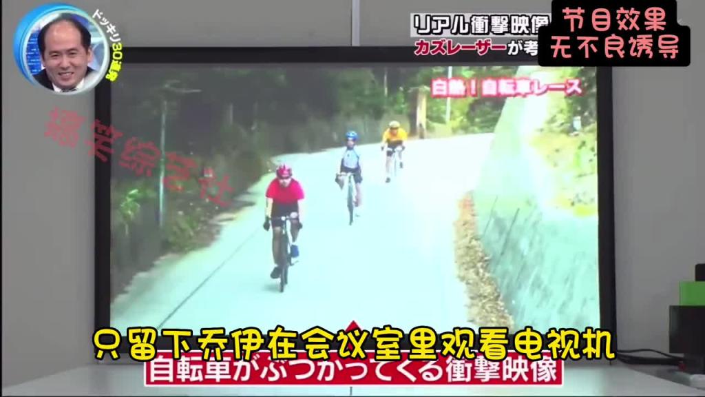 聚精会神的观看电视机 没成想电视机里面飞出来一个人 预览截图 3
