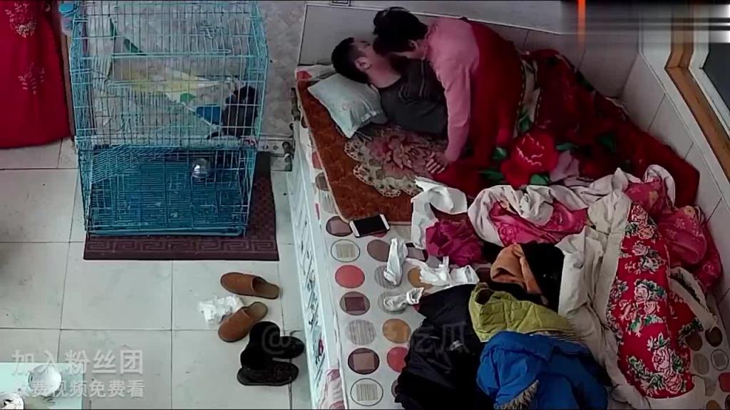 乡下母子妈妈家中强上老儿子,不了家中摄像头被破解曝光 预览截图 3