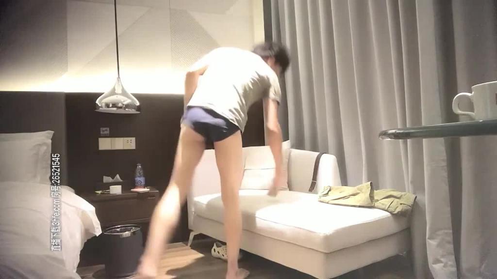 91探花 穿着学生服极品大奶小姐姐~一对奔放的豪乳手感极佳 预览截图 2