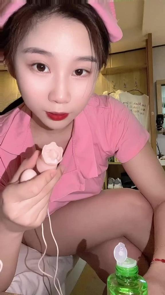 闷骚护士玩跳蛋 预览截图 1