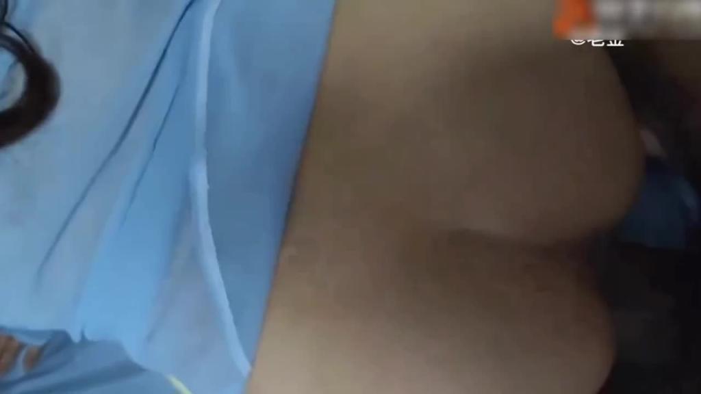 绿帽老公看【快手45万粉少妇-月姐呀)黑料曝光,着榜一大哥 预览截图 9
