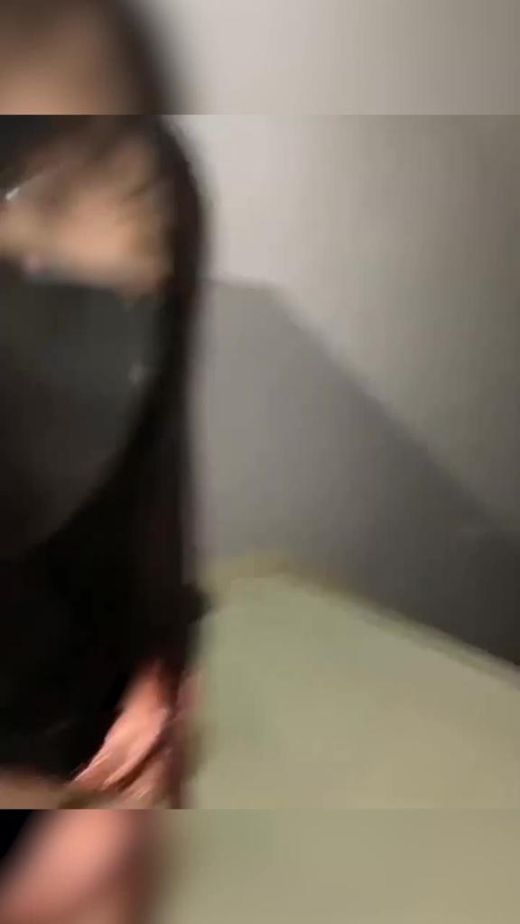 楼管！有美女楼层大胆露逼洒淫水，还跑去小区全裸自慰！ 预览截图 7