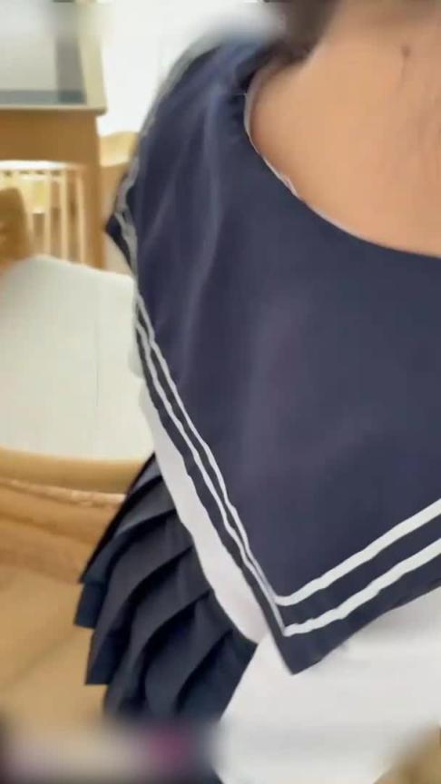 有钱大爷找个羞涩的学生妹来服务一下 预览截图 1