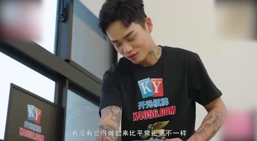 蜜桃影像 艾熙 巨乳人妻的敏感奶头 邻居填满我的淫荡小穴 预览截图 2