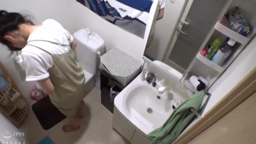 把妹回去干砲偷拍再擅自卖给片商前橄榄球选手 15 SNTJ-016 预览截图 3