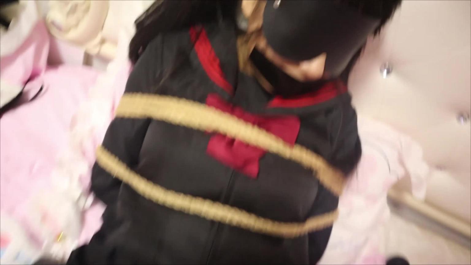 【荷仙少女】少女A每一次最害怕不是被鞭打,而是被鞭打前静止的恐惧,不停的摇头乞求停止鞭打,但乞求男主意义不大,并且这次从白袜子换袜子期间变换简单驷马期间也不停止痒刑的折... 预览截图 3