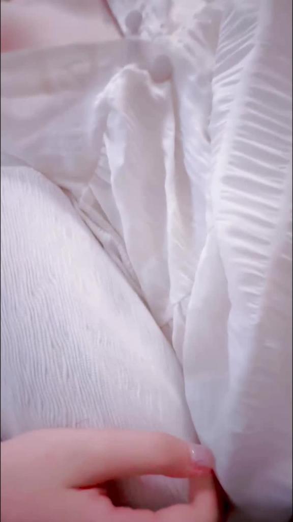 在电竞房上网边聊她男友边上手摸她强吻抠逼最后彻底沦陷中途偷偷拔套狂射 预览截图 4