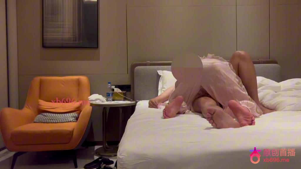 杏吧建材王哥12 - 约了个玩cos的妹妹,让她cos着装,衣服一穿仙气飘飘,干起来感觉就是不一样 预览截图 1