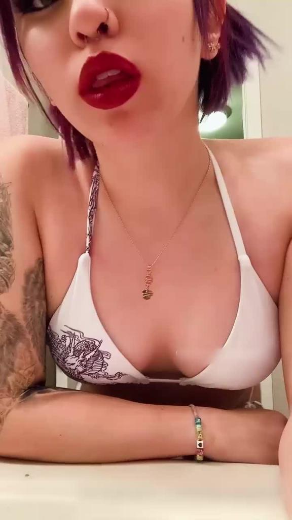 性感紫发少女舌戏蓝色巨根内衣秀#puppiloli 预览截图 1