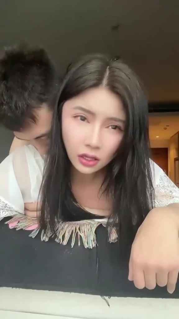 黑丝大奶伪娘 每时每刻都要保持自己最美丽的一面 啪啪时也要美美的 预览截图 6