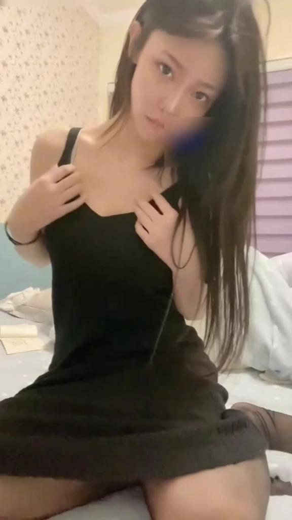 极品高颜值爆乳女神热辣身材土豪露脸全裸自慰突破 预览截图 9