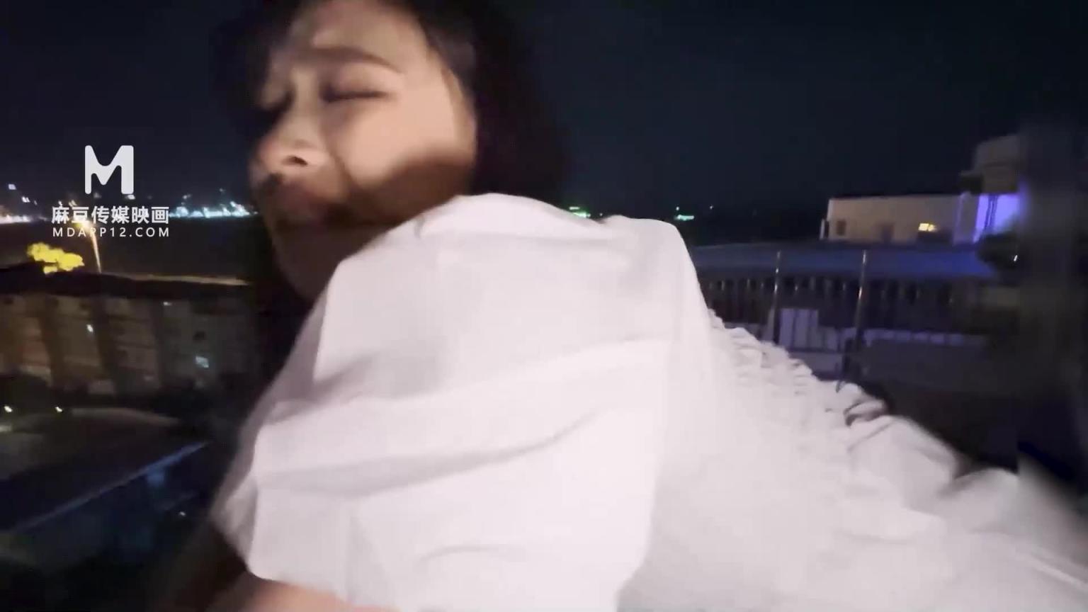 小姐姐艾鲤肚子「饿」了~只好叫外送帮她的白虎逼送点食物 预览截图 8
