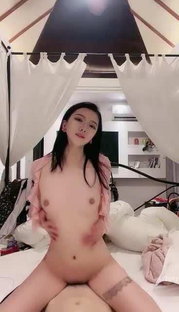 顶级车模【小葡萄】女神被榜一大哥无套内射喊爸爸求操 预览截图 3
