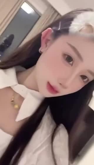 颜质高的小美女情不自禁的爬上肉棒骑马，还一脸爽到说不出话 预览截图 7