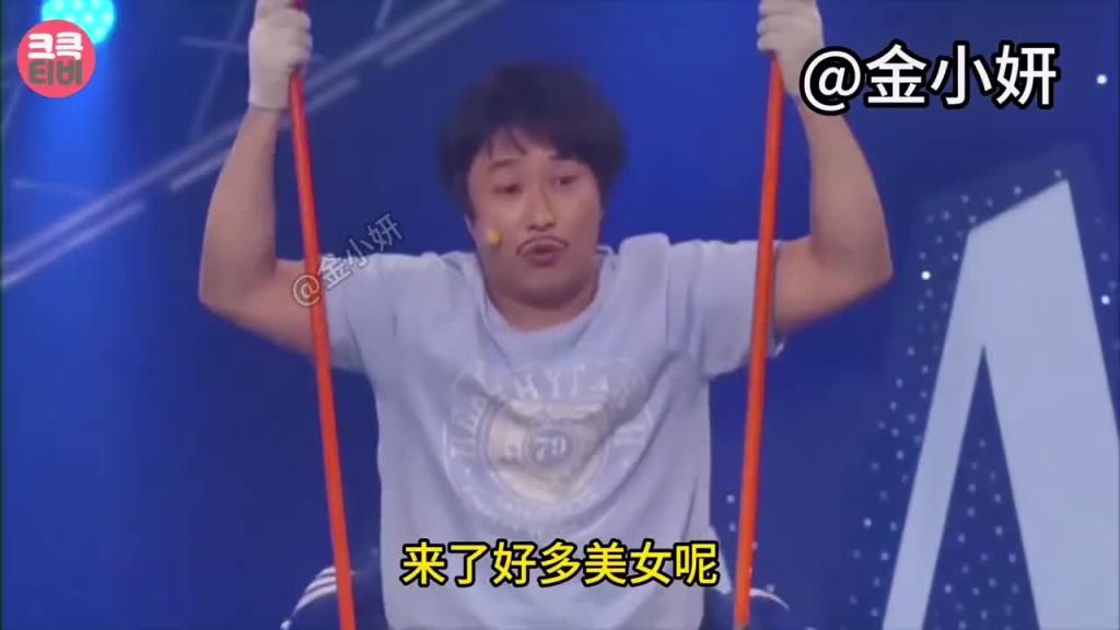 搞笑韩国奇葩综艺,韩国嘴硬大叔,秋千上生活好多年,工作还要用头敲锣撞钟,不容易呀 预览截图 3