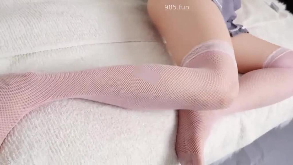 反差婊女大学生cos水手服自慰高潮到喷水不停 预览截图 1