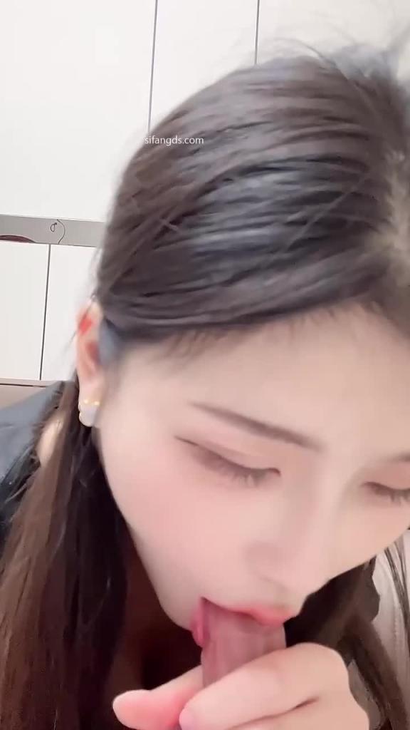 超骚母狗打开腿操逼 预览截图 12