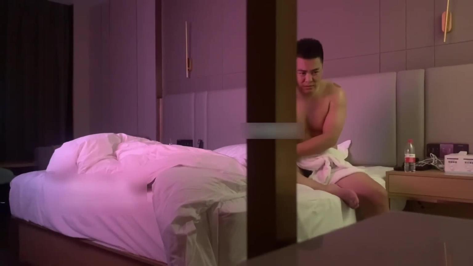 【我见过最不守妇道的妈妈第二弹！】天呐你真是个勐男，操1个多小时射完后，居然还能再硬一次？操30分钟 预览截图 12