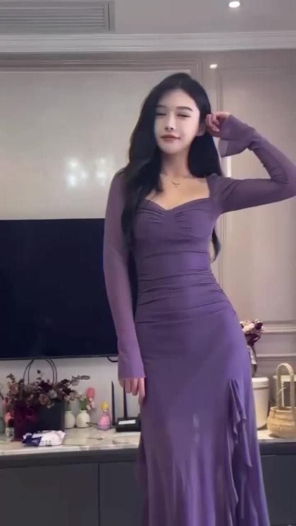 预览片【穷女神富人精盆】鸡巴塞满嫩穴,敏感逼都给操肿了 预览截图 4